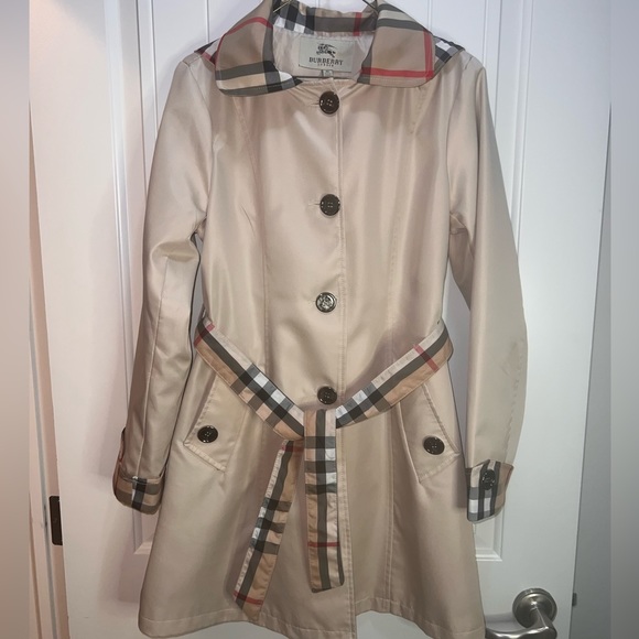 Beautiful Burberry jacket - Picture 14 of 15
